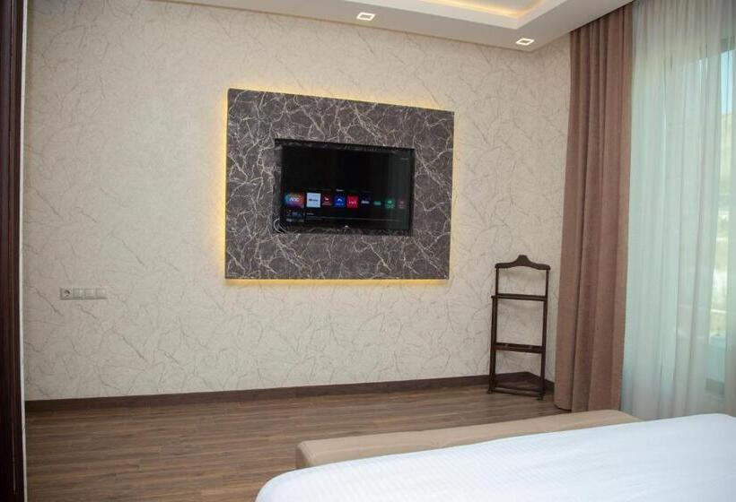 اتاق سوپریور, Myland