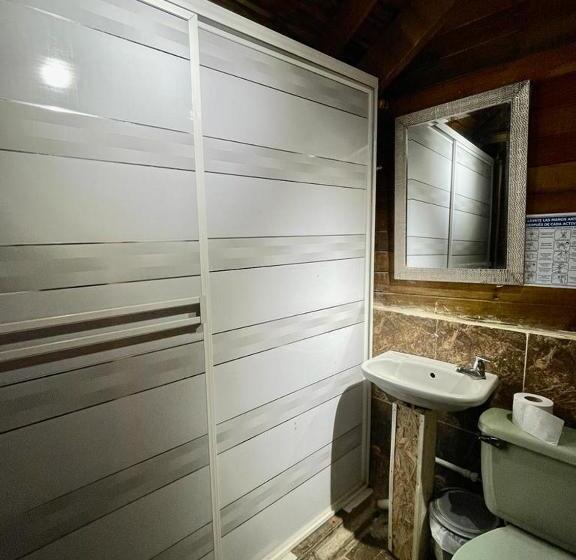 اتاق استاندارد با بالکن و چشم‌انداز دریا, Tamarindo Beach Hostel