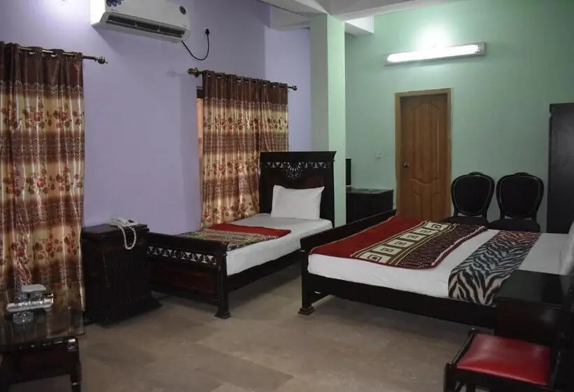 Economy Triple Room, The Oriel