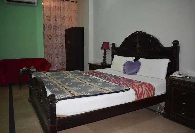 Economy Triple Room, The Oriel
