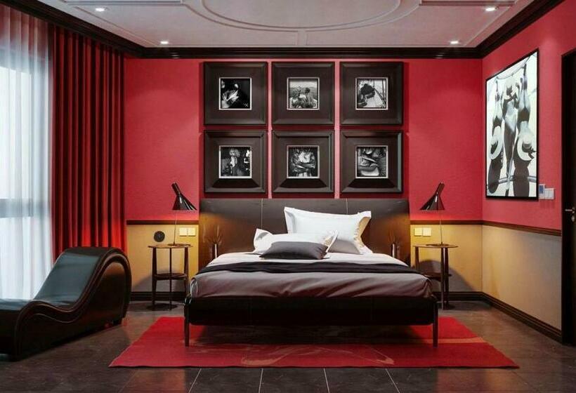 اتاق لوکس, The Wiltons