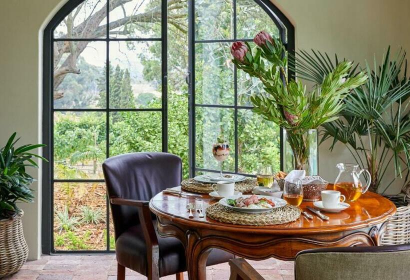 سوییت با چشم‌انداز استخر, Deux Frères Wine Estate & Luxury Villas