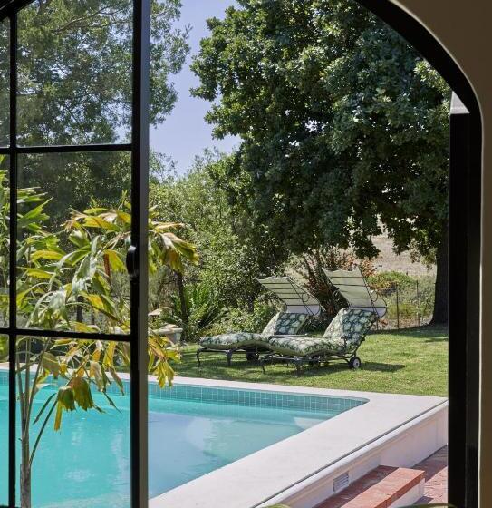 سوییت با چشم‌انداز استخر, Deux Frères Wine Estate & Luxury Villas