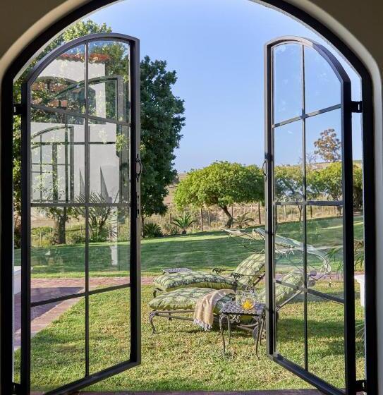 سوییت با چشم‌انداز استخر, Deux Frères Wine Estate & Luxury Villas