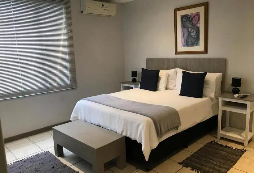 اتاق استاندارد با چشم‌انداز استخر, The Lantern Guesthouse
