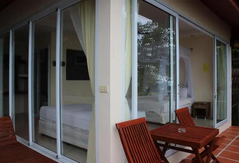 デラックスバンガロー, Plaa's Thansadet Resort