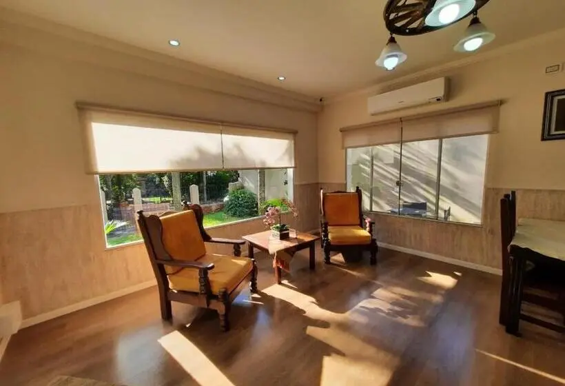 اتاق لوکس, Posada Del Angú