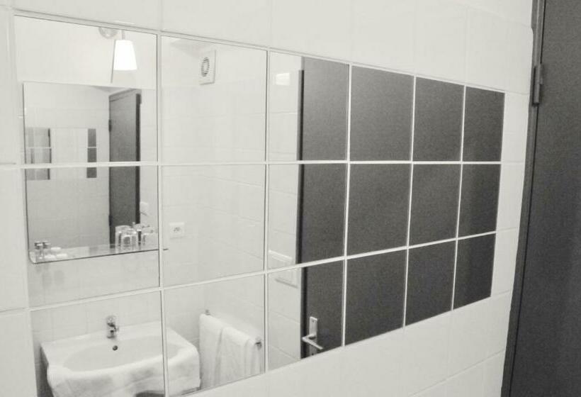 חדר סטנדרט, Les Deux Ponts