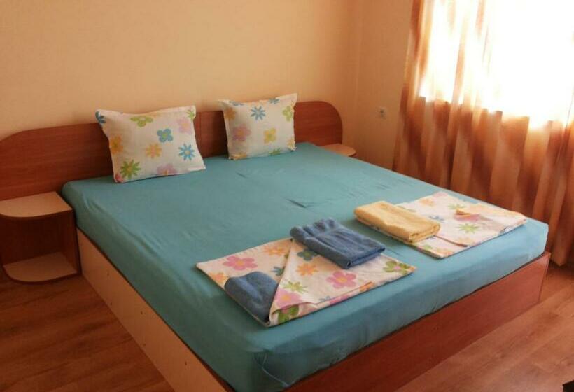 اتاق استاندارد با بالکن, Ivanovi Guest House