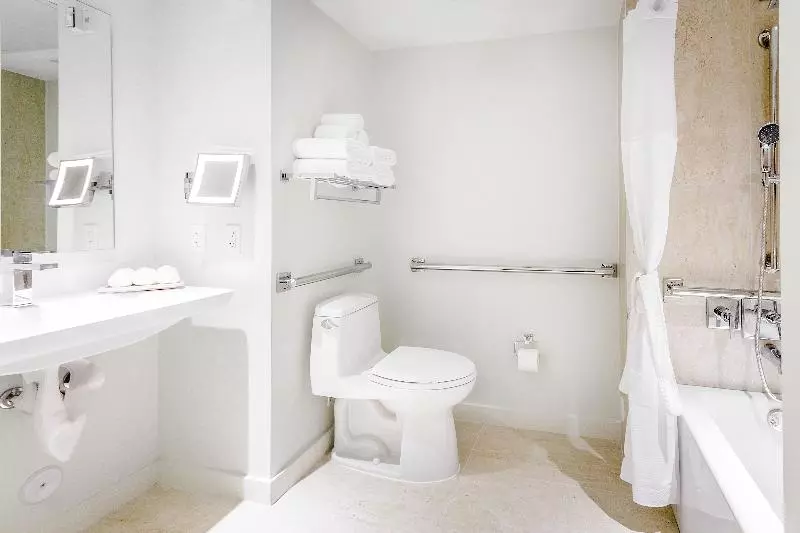 اتاق سوپریور برای معلولان, Iberostar Waves Miami Beach