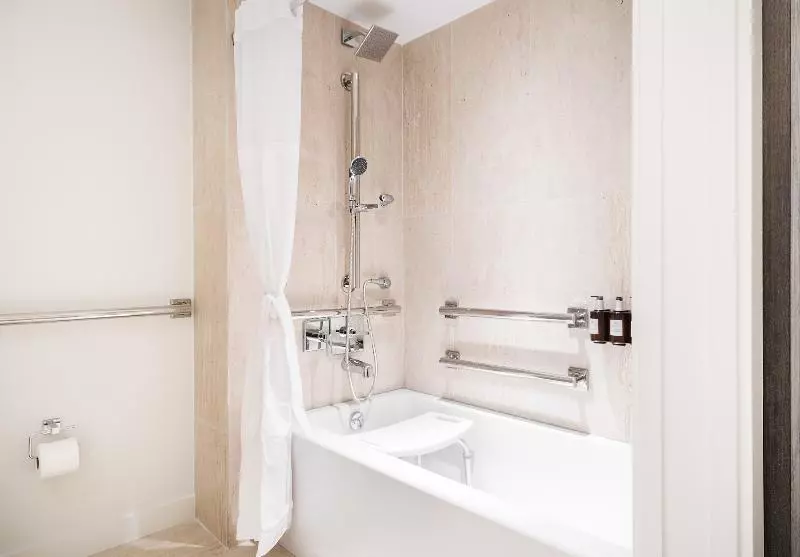 اتاق سوپریور برای معلولان, Iberostar Waves Miami Beach