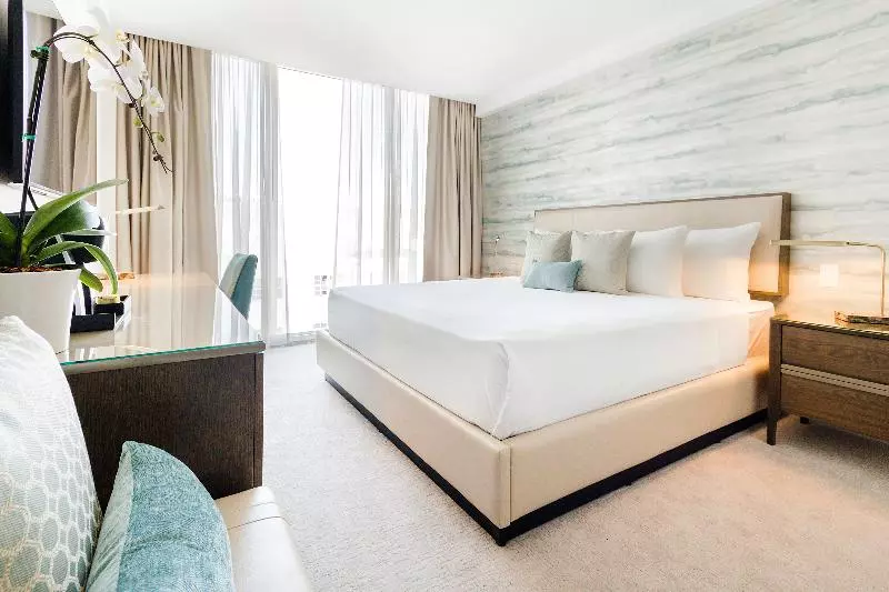 اتاق سوپریور با تخت بزرگ, Iberostar Waves Miami Beach