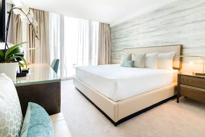 اتاق لوکس با تخت بزرگ, Iberostar Waves Miami Beach