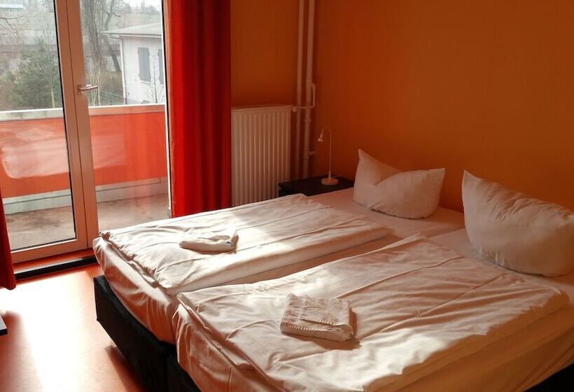 اتاق استاندارد, Happy Go Lucky Hotel + Hostel