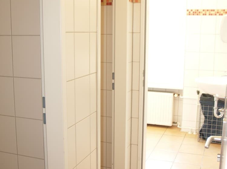 اتاق استاندارد با سرویس بهداشتی مشترک, Happy Go Lucky Hotel + Hostel