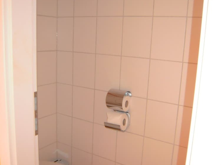 اتاق استاندارد یک نفره, Happy Go Lucky Hotel + Hostel