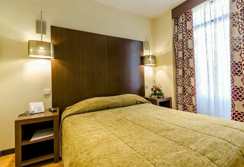 اتاق استاندارد یک نفره, Duas Nações