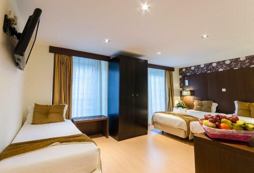 اتاق استاندارد سه نفره, Duas Nações