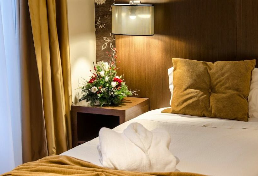 اتاق استاندارد سه نفره, Duas Nações