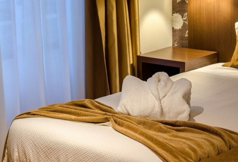 اتاق استاندارد سه نفره, Duas Nações