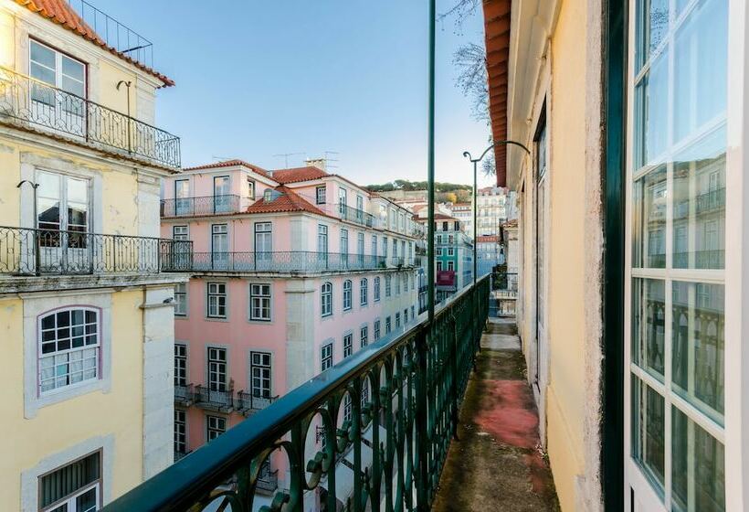 اتاق استاندارد سه نفره, Duas Nações