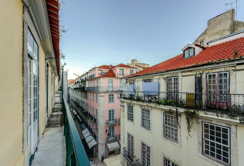 اتاق استاندارد سه نفره, Duas Nações