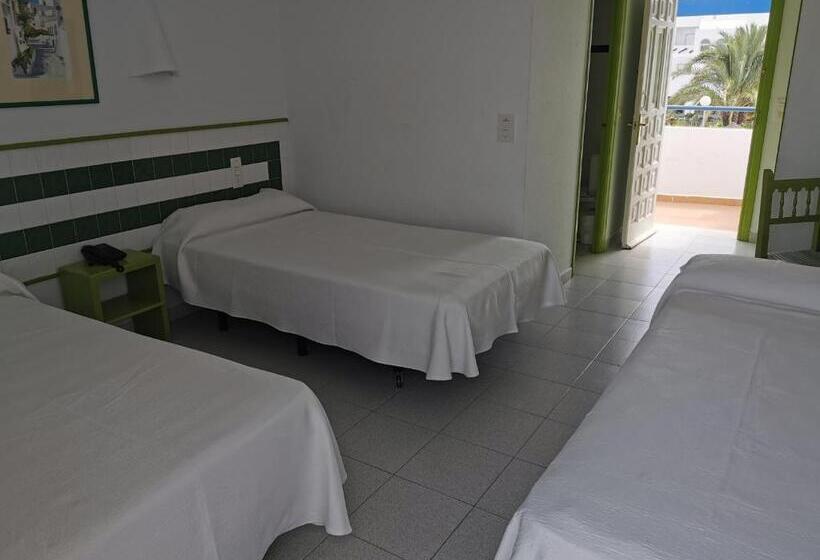 스탠다드 트리플 룸, El Puntazo I