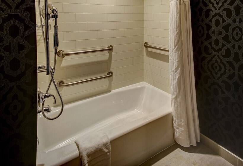 סוויטה מותאמת לאדם עם מוגבלויות, Embassy Suites Williamsburg