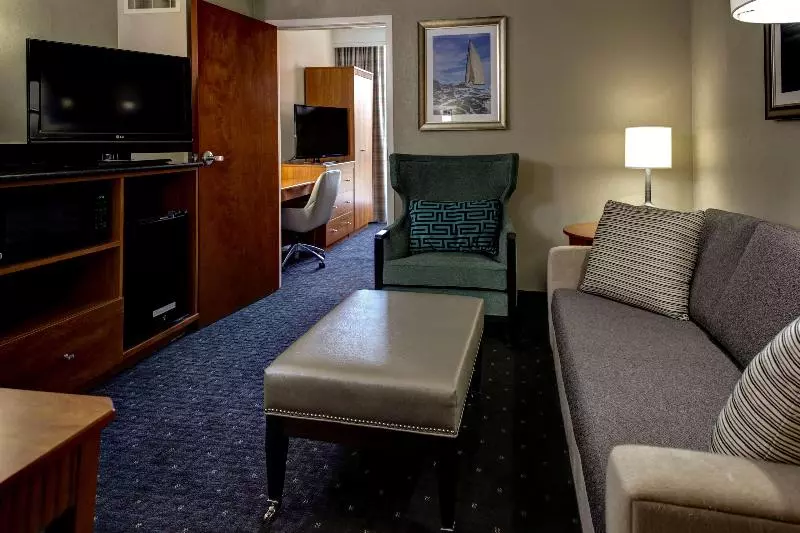 سوئیت با تخت بزرگ, Embassy Suites Williamsburg
