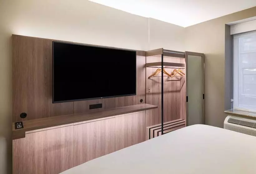 Standard-invahuone, Holiday Inn Express New York City Chelsea, An Ihg