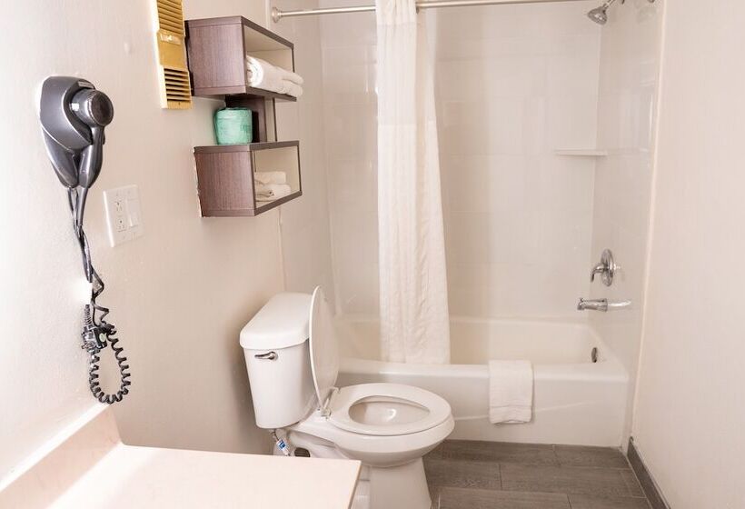 Номер Стандарт 2 Двуспальные Кровати, Howard Johnson By Wyndham Clearwater Dunedin