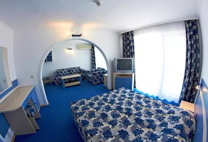 Juniorsviitti Parveke, Palace Hotel Half Board