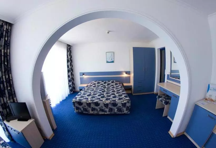 Juniorsviitti Parveke, Palace Hotel Half Board