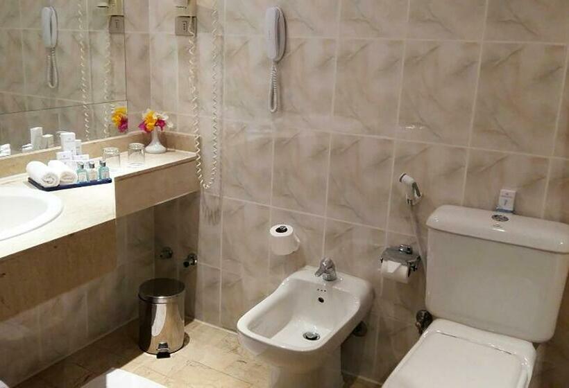بانگلوی استاندارد, Pharaoh Azur Resort