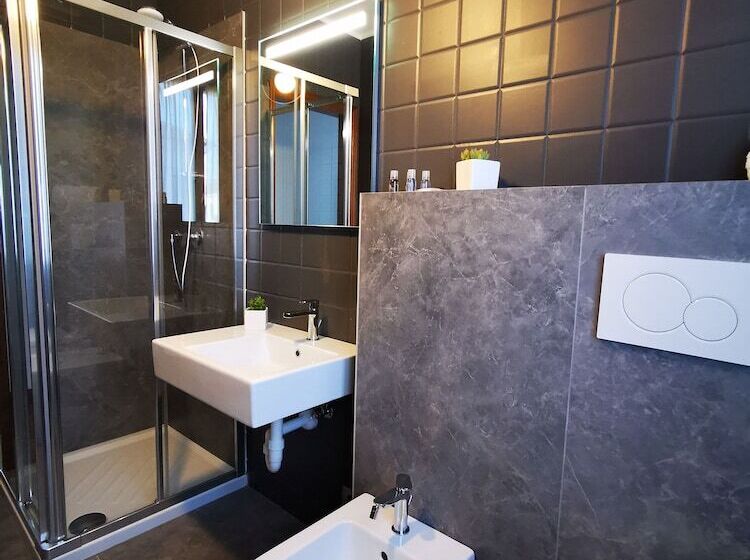 Chambre Standard Individuelle, Scala