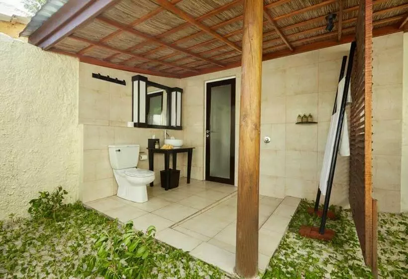 بانگلوی استاندارد, Kuredu Island Resort & Spa