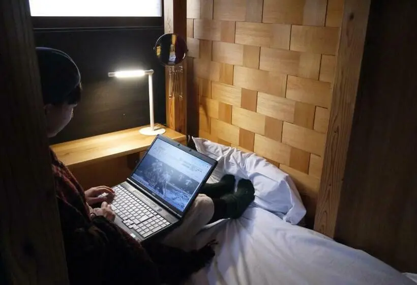 ルームシェアのワンベッド, Hostel & Tatami Bar Uchikobare  内子晴れ