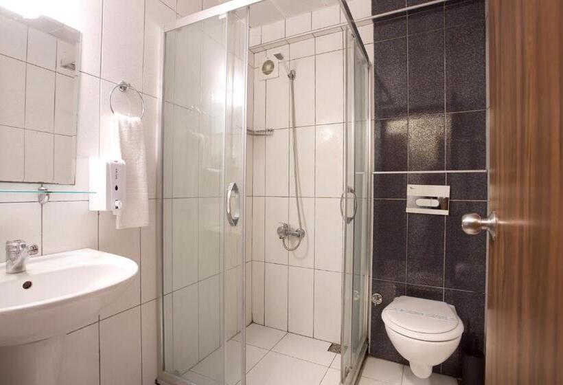 غرفة إقتصادية, Grand Ant