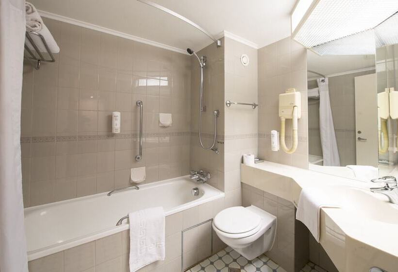 Номер Стандарт 2 Двуспальные Кровати, Holiday Inn Northampton, An Ihg
