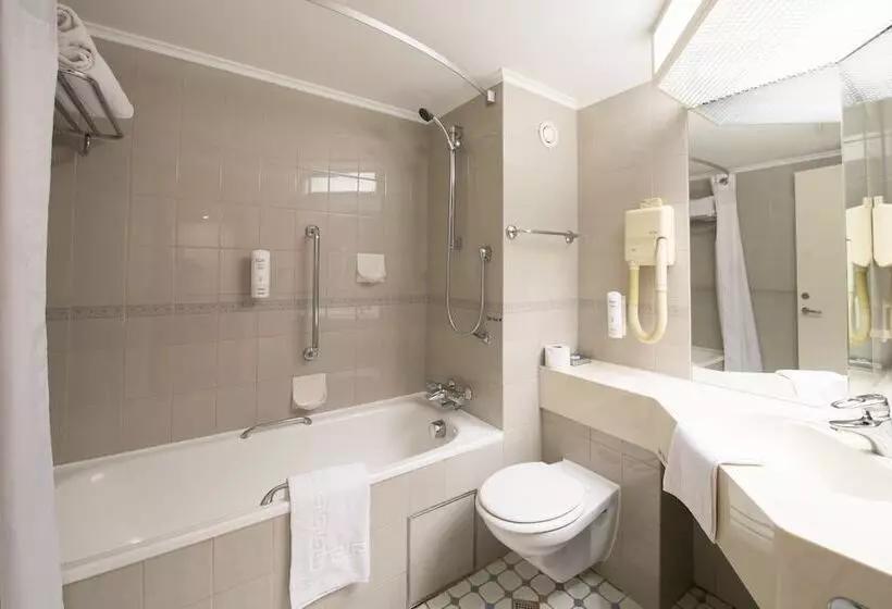 ２ダブルベッドのスタンダードルーム, Holiday Inn Northampton, An Ihg