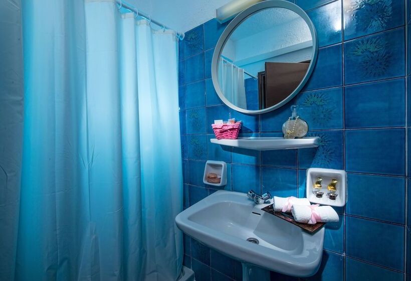 标准间, Malia Holidays