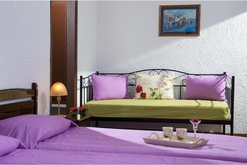 标准间, Malia Holidays