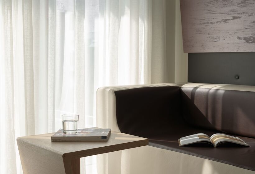 غرفة بريميوم إطلالة جانبية على البحر, Melrose Rethymno By Mage Hotels