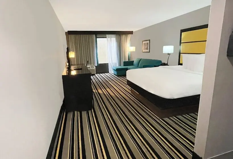 سوییت, OYO Townhouse Jackson Ridgeland