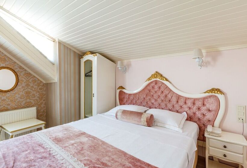 Standard Triple Room, Romantic Hotel Istanbul