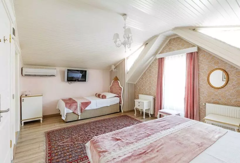 Standard Triple Room, Romantic Hotel Istanbul