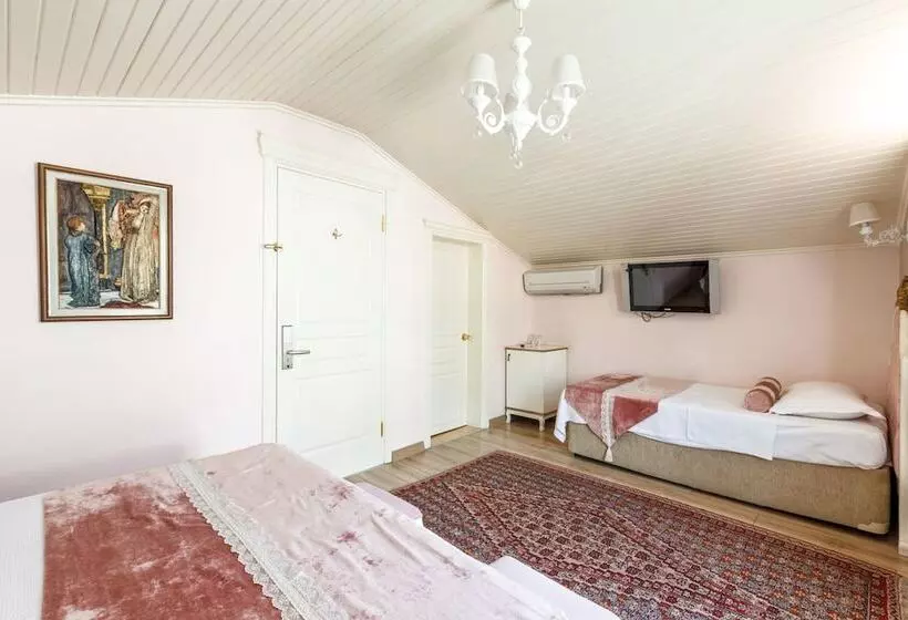 Standard Triple Room, Romantic Hotel Istanbul