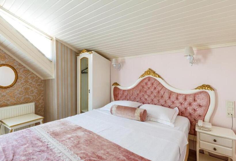 Standard Triple Room, Romantic Hotel Istanbul