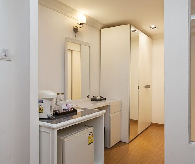 سوییت لوکس, Summit Pavilion