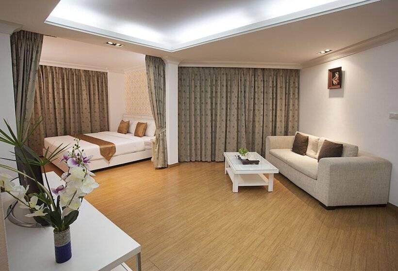 سوییت لوکس, Summit Pavilion